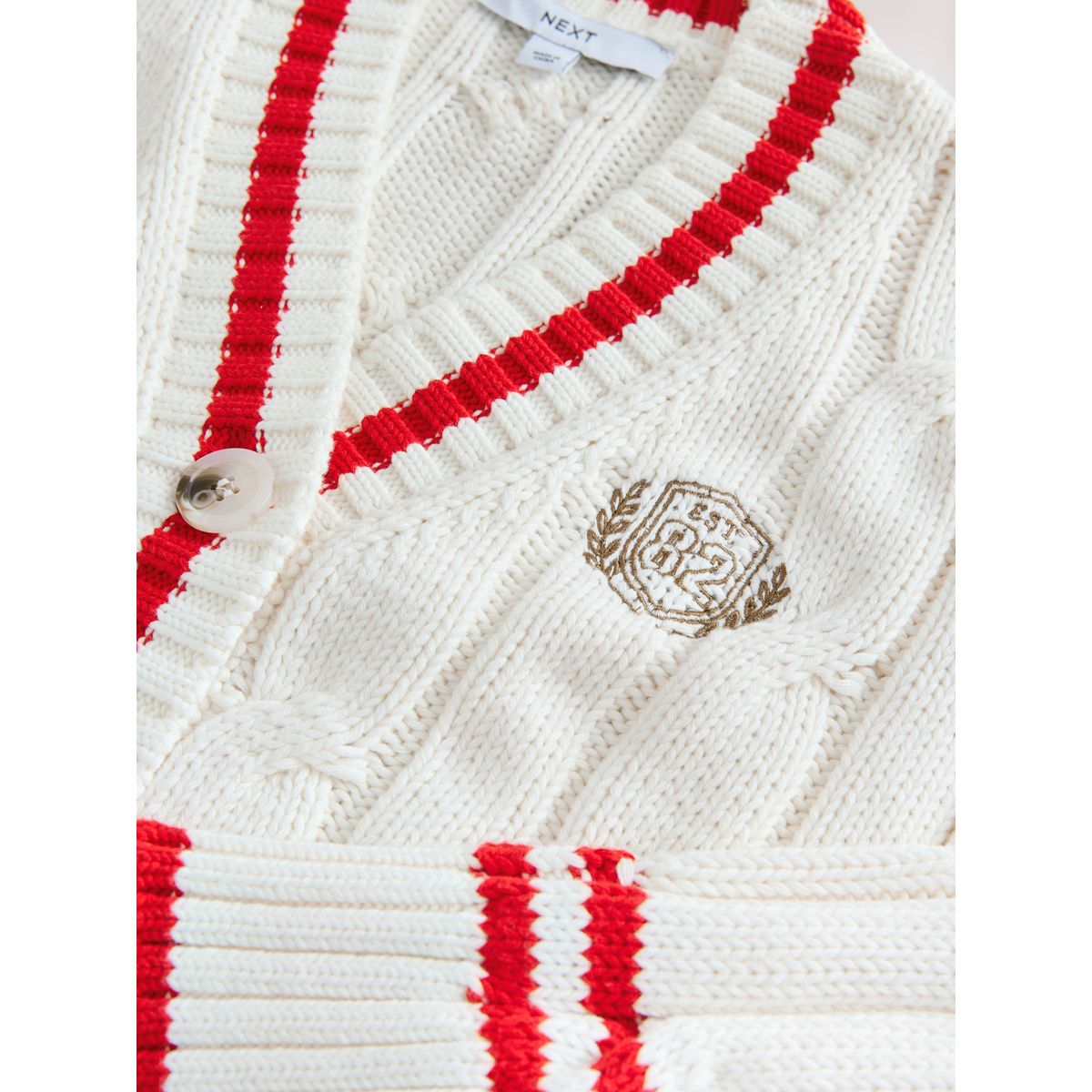 Cardigan en maille de coton torsadée à col v pointes écru/rouges, NEXT