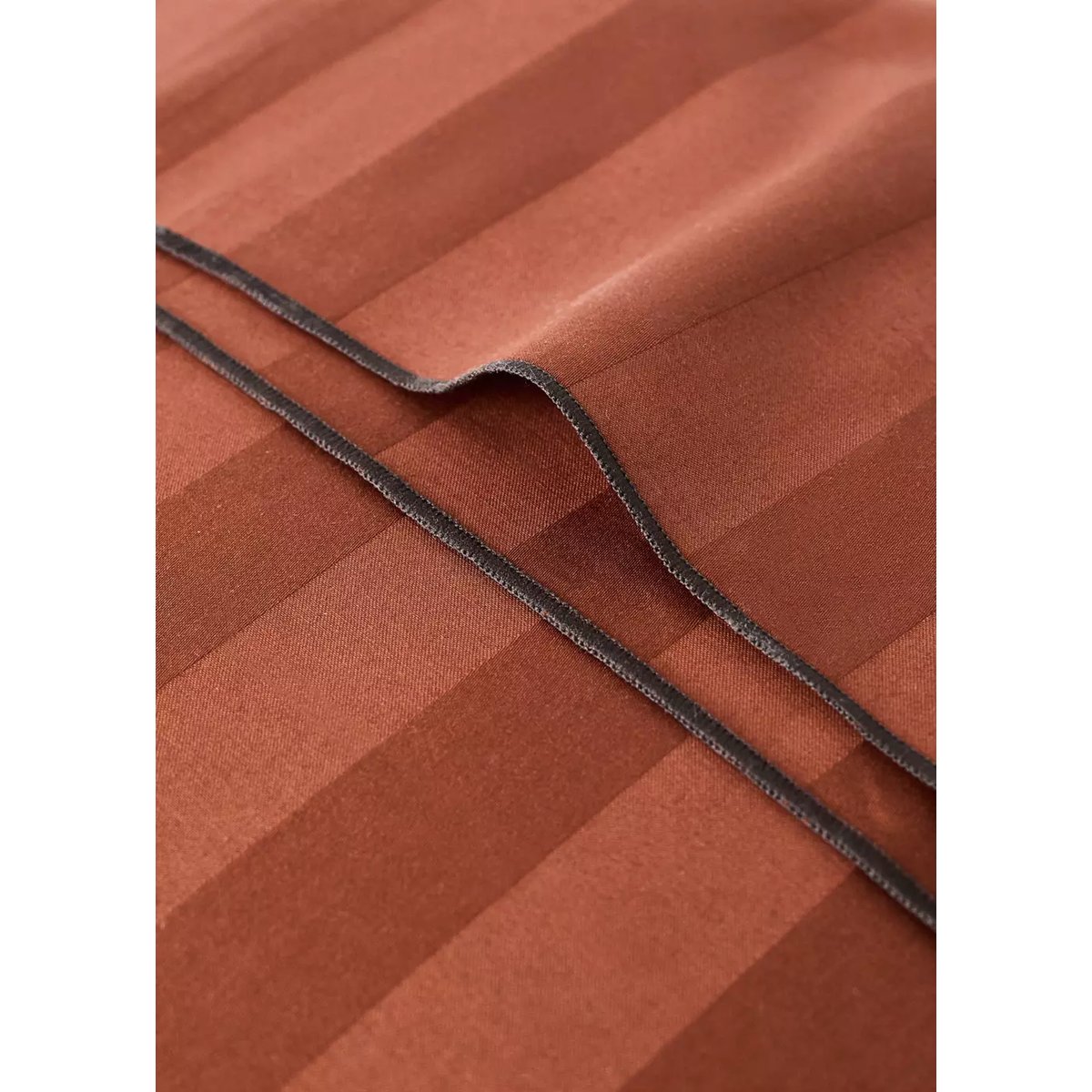 Taie d’oreiller 100 % coton satin jacquard à rayures 45 x 110 cm cognac, MANGO HOME