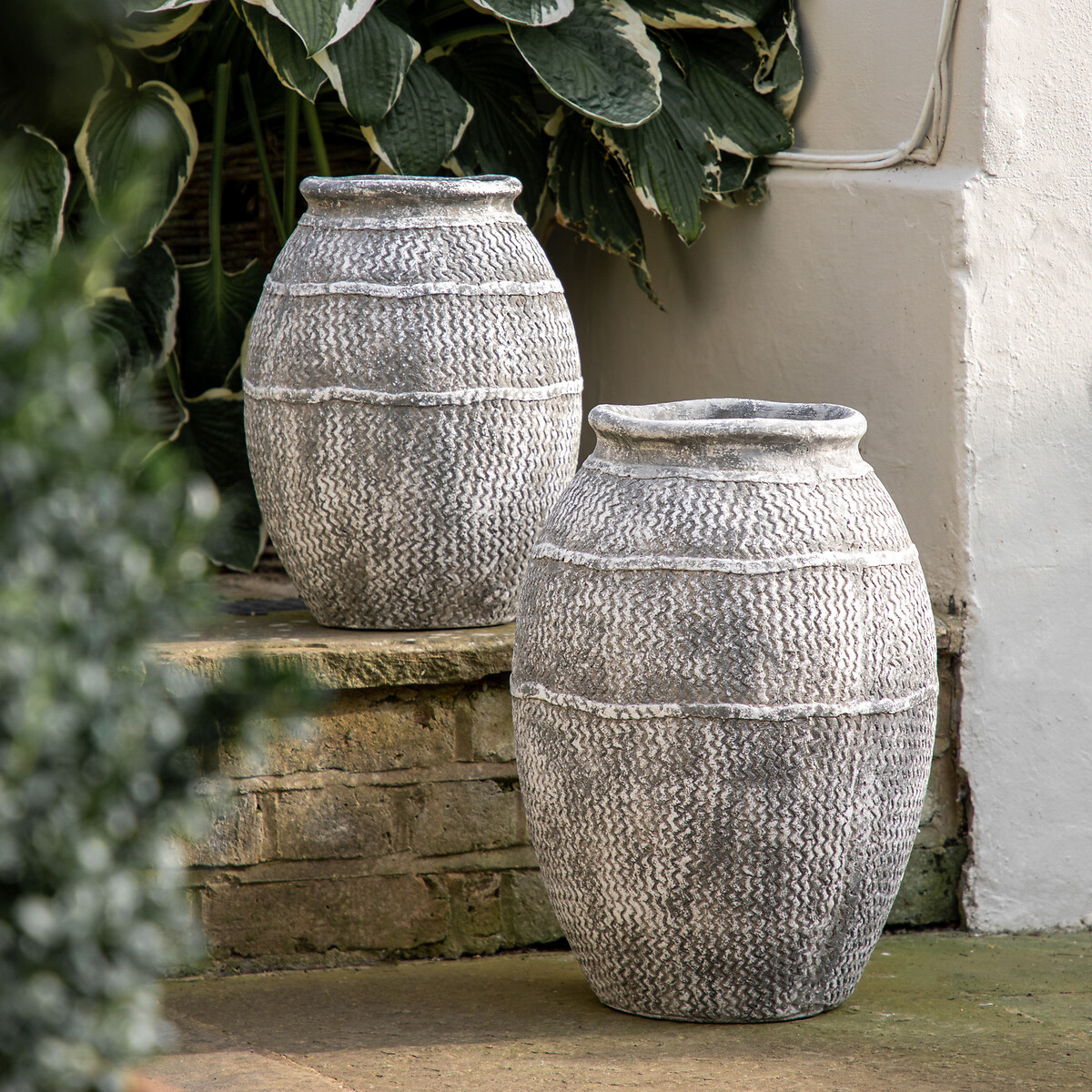 40cm Grey Distressed Cement Vase grey, ÉDITÉ