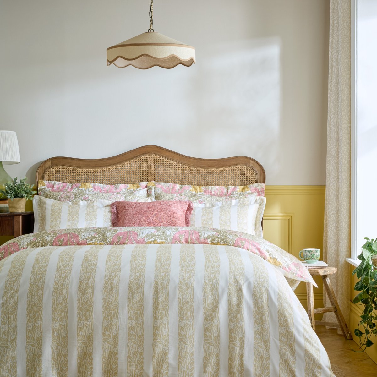Parure de lit, housse de couette fleurie/rayures  + 2 taies pour lit en 140 Tulipes et chèvrefeuille vert, rose, ocre, WILLIAM MORRIS AT HOME