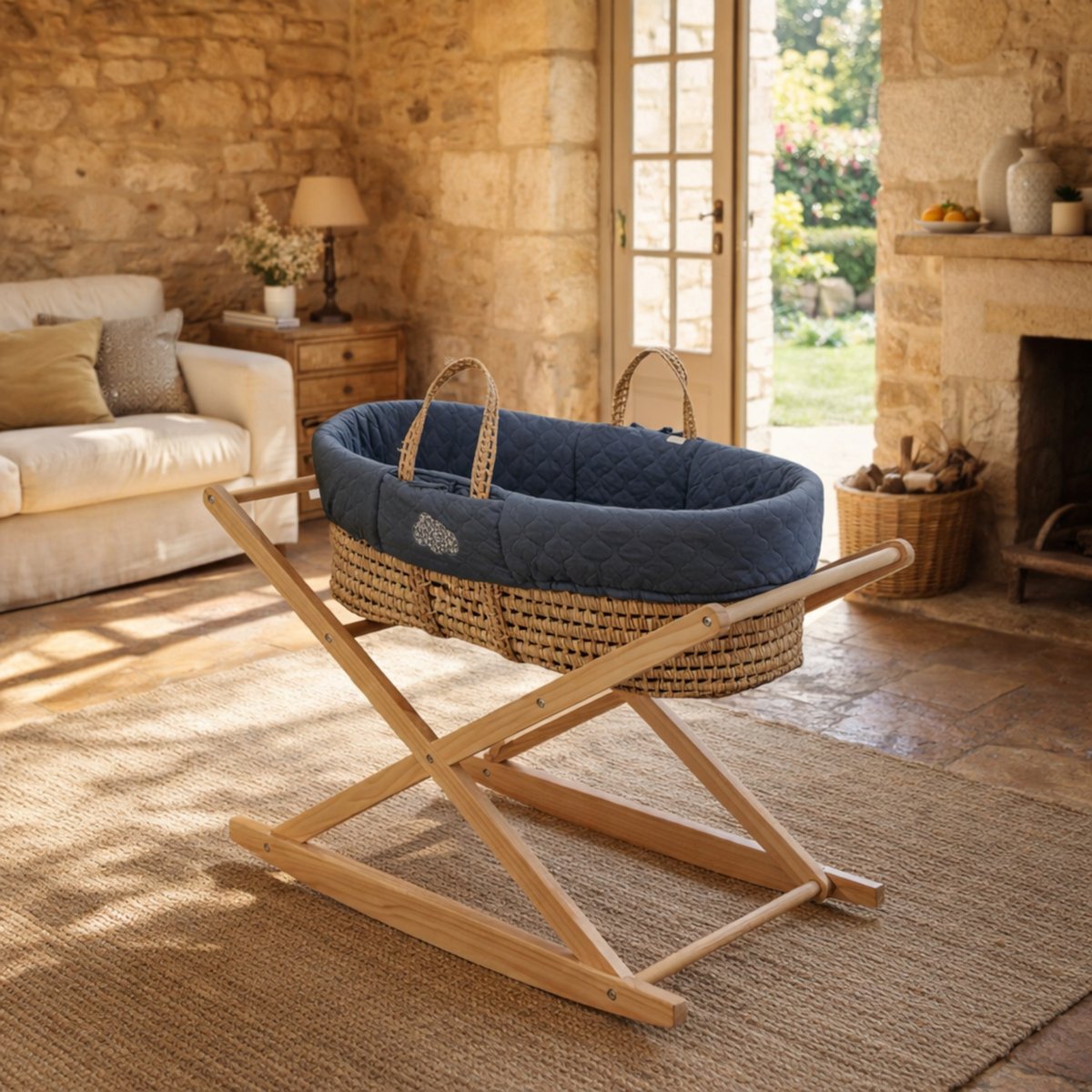 Couffin bébé en fibres naturelles et habillage tissu avec support en pin massif bleu, SAUTHON