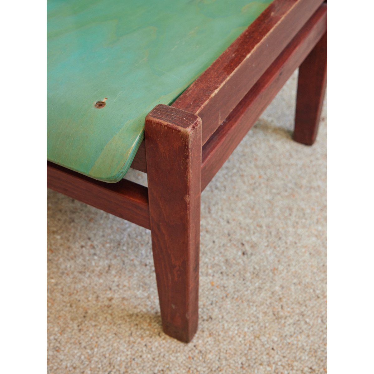 Paire de deux chaises en bois design Alma N°2024 - Bon état vert, DEBONGOUT