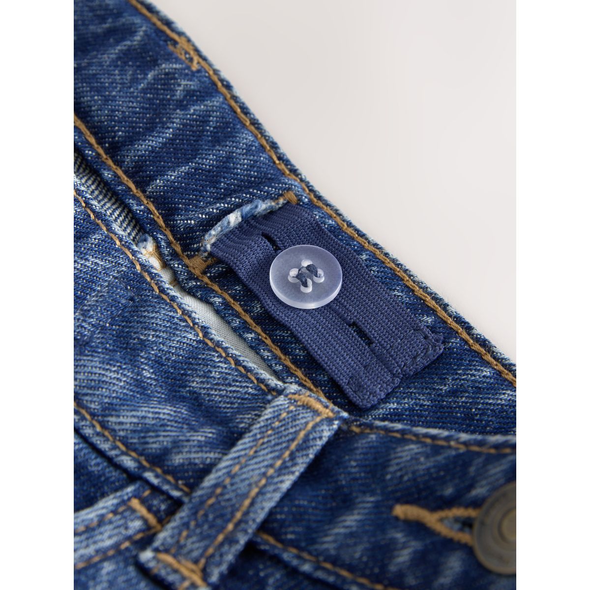 Jupe en denim détail de strass bleu moyen, NEXT