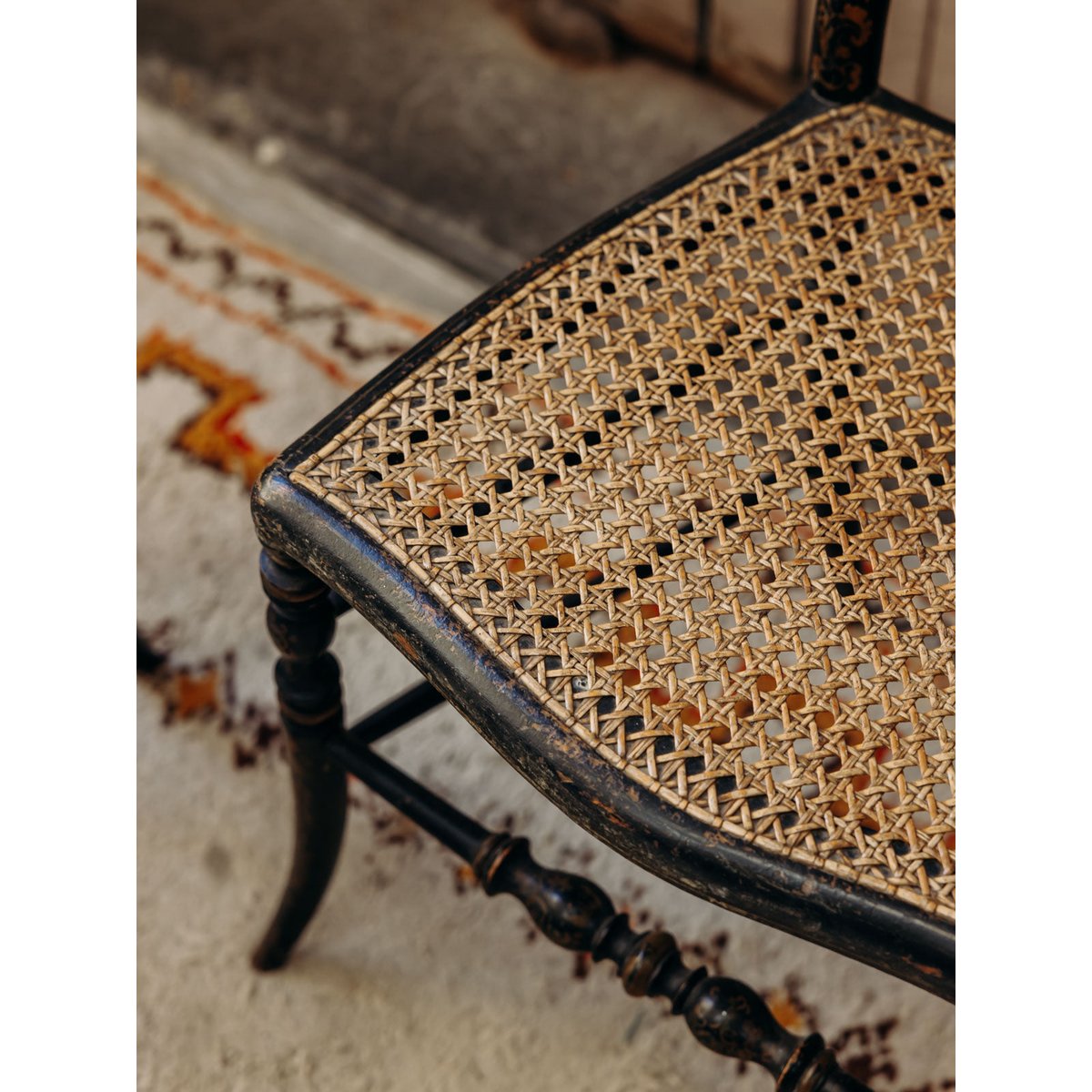 Paire de chaises au style asiatique Claude N°1601 - Bon état noir, DEBONGOUT
