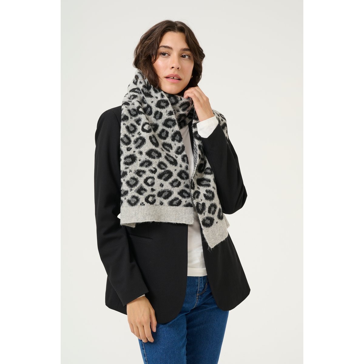 Écharpe black noir gris leo animalier, KAFFE