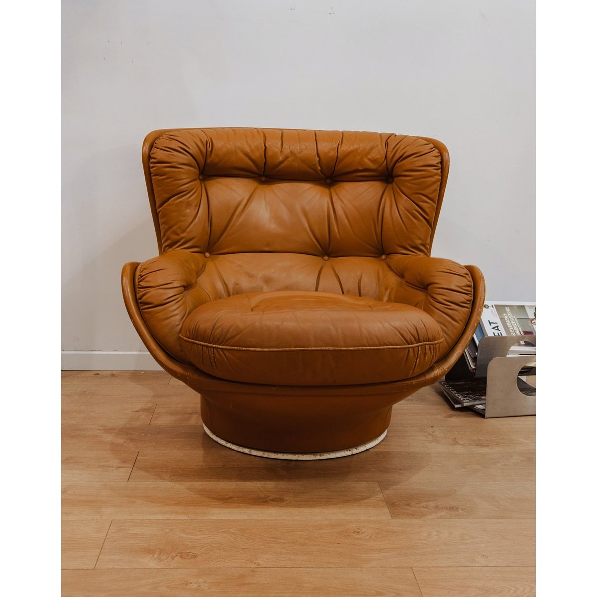 Fauteuil en cuir pivotant Jakob N°860 - Bon état marron, DEBONGOUT