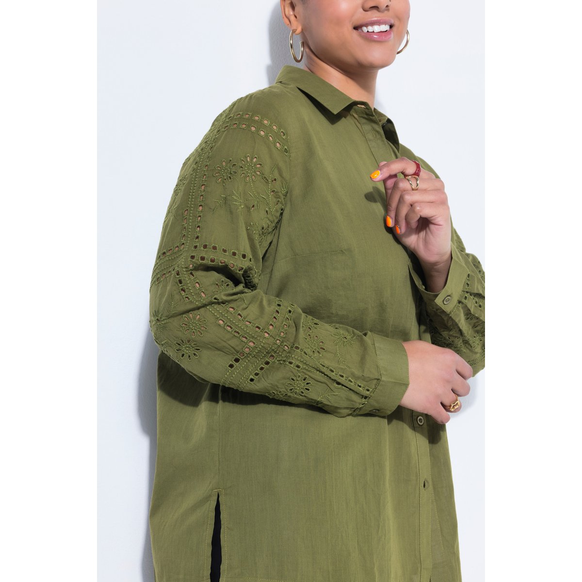Chemisier droit à manches longues, broderies olive, STUDIO UNTOLD