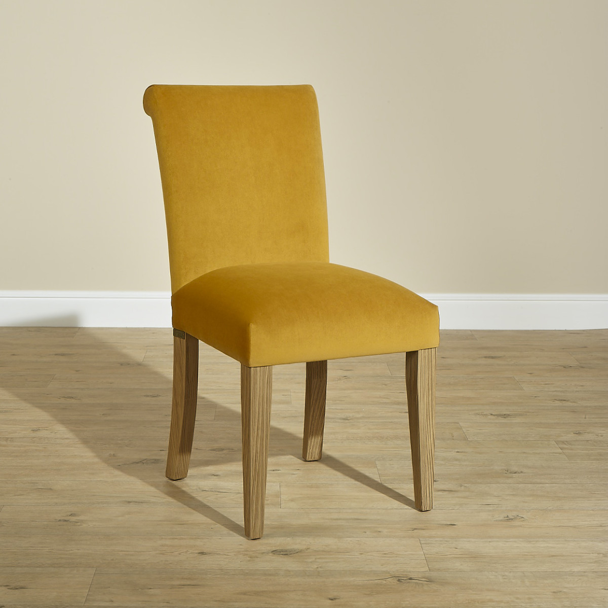 Lot de 2 chaises en pin et velours MEGÈVE jaune moutarde, ROBIN DES BOIS