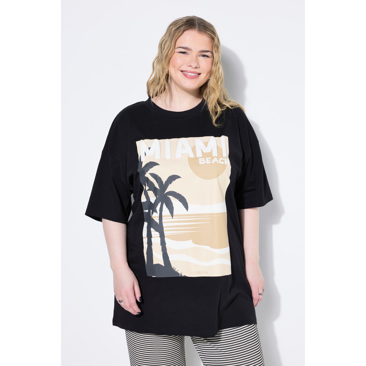 T-shirt oversize, motif Concha Beach noir, STUDIO UNTOLD