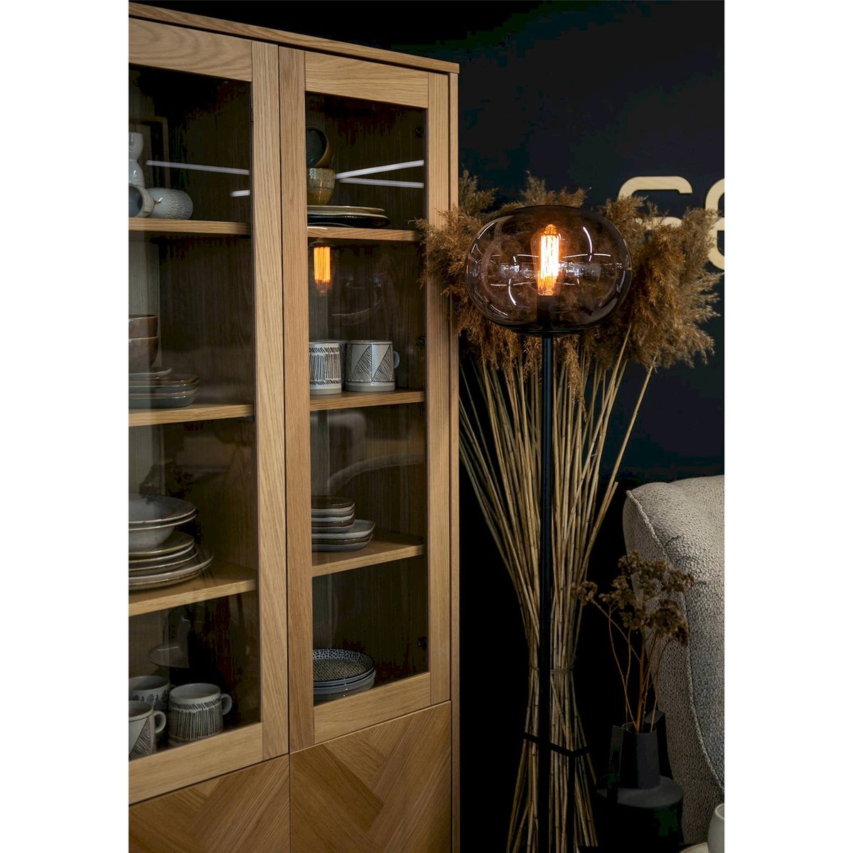 Vitrine 2 portes motif chevron LOPEZER chêne, RECOLLECTION