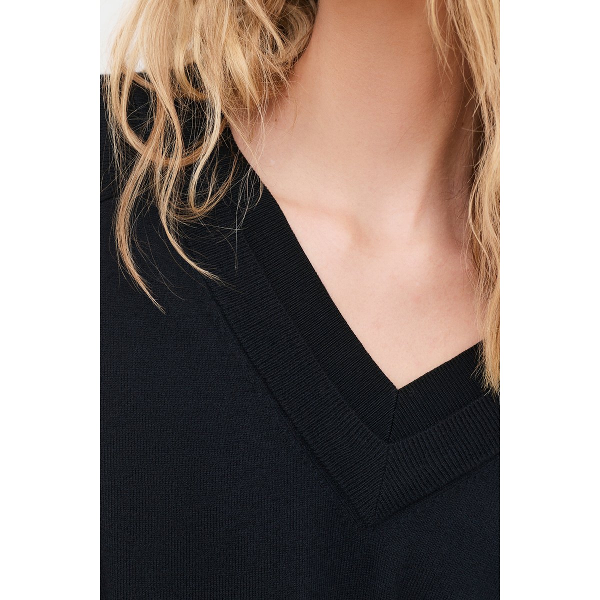 Pull droit col v MWANDA noir, CAROLL