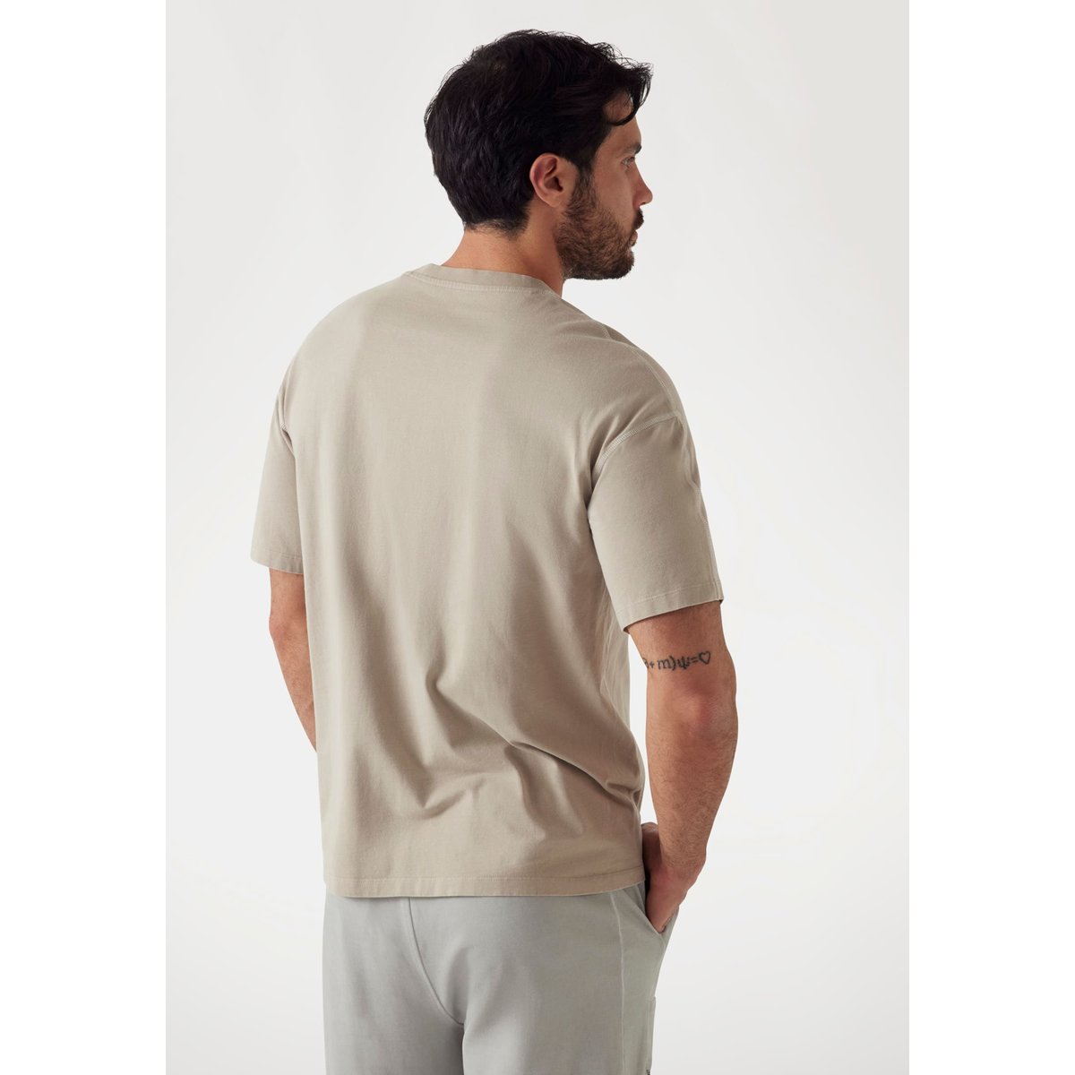 T-Shirt Logo Coupe Classique beige, GUESS