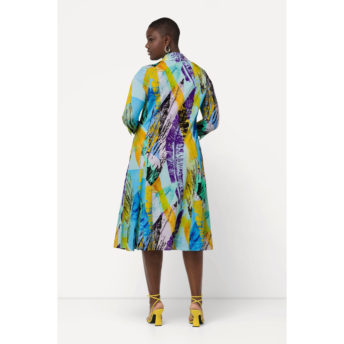 Robe en tissu fluide slinky. Décolleté en V pistache, ULLA POPKEN