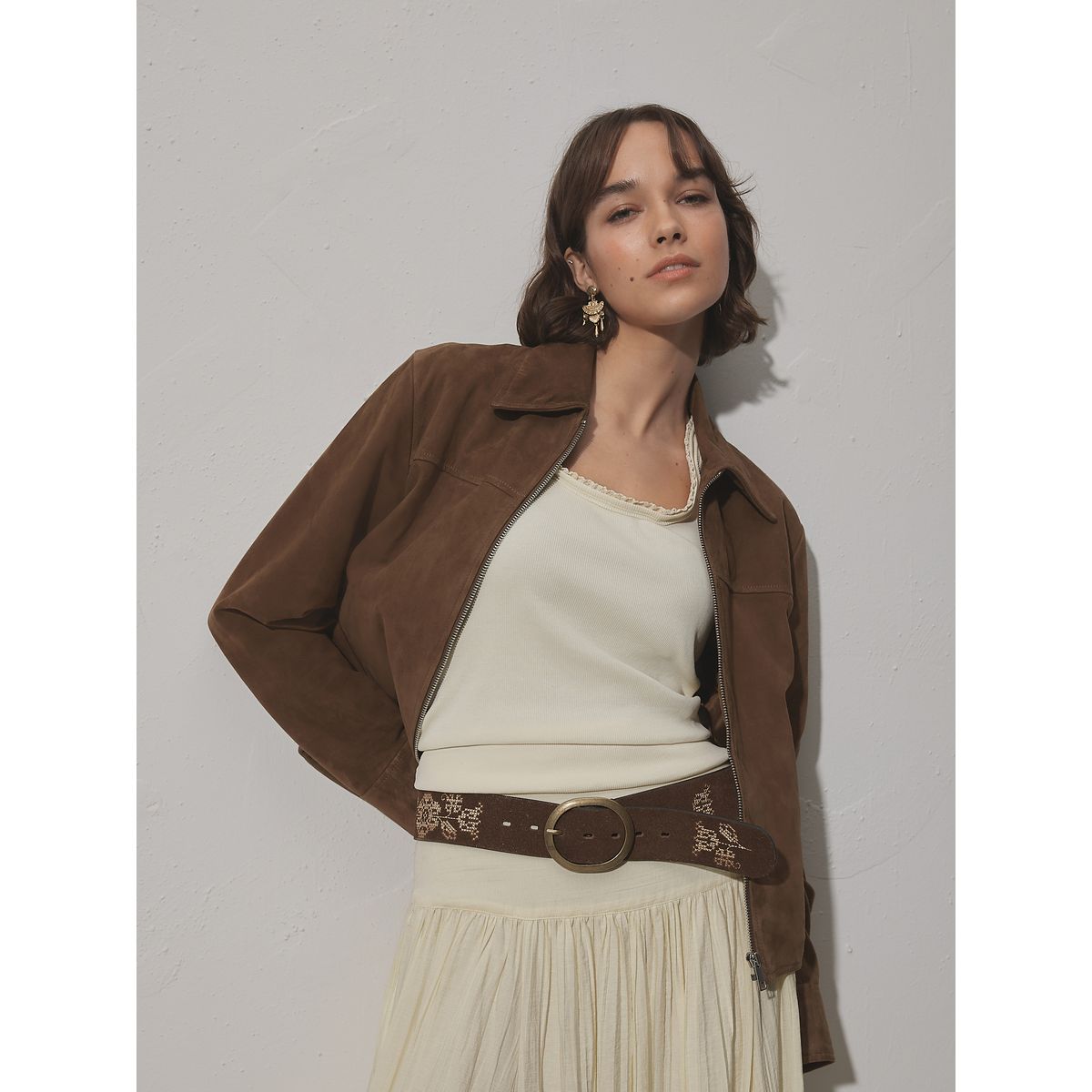 Large ceinture en cuir daim brodé de fleurs, NEXT