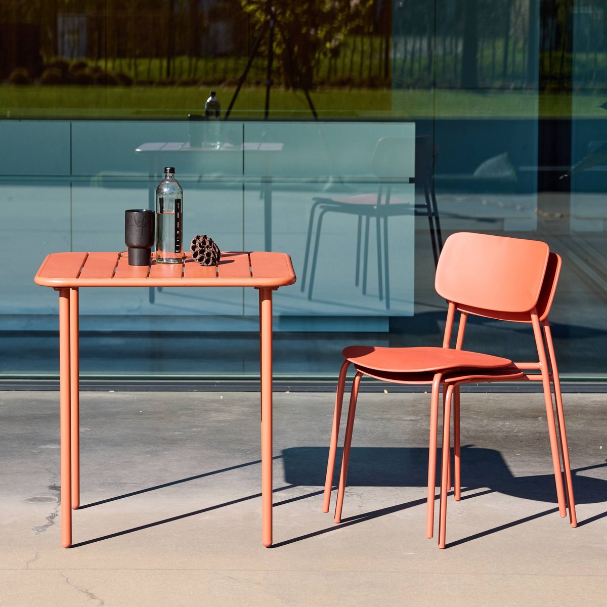Table de jardin métal + 2 assises AMÉLIA + LIVA anthracite, SWEEEK
