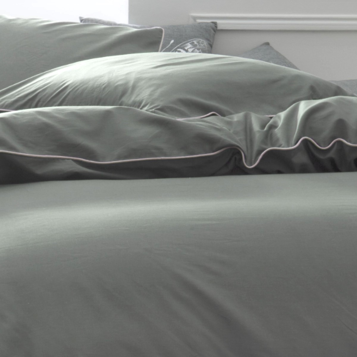 Parure de lit 2 personnes uni coton avec piping PRESTIGE vert, TODAY