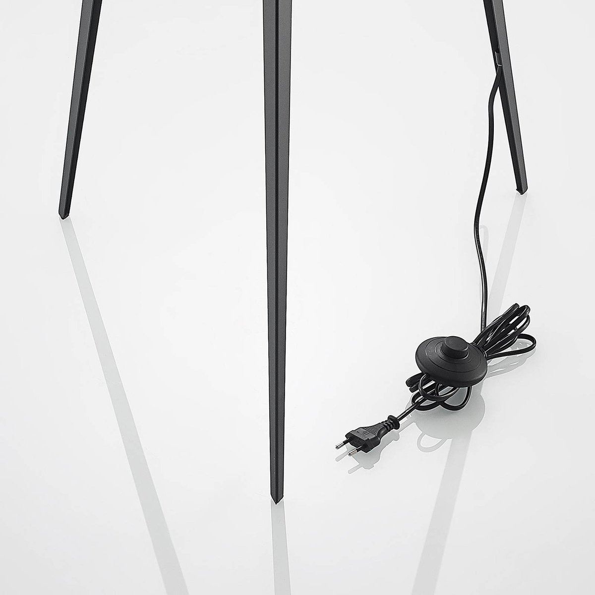 Lampadaire en métal, Thoralf noir, or, LINDBY
