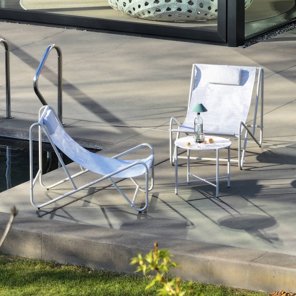 Set de 2 fauteuils relax avec table ronde en acier SALINA beige, SWEEEK