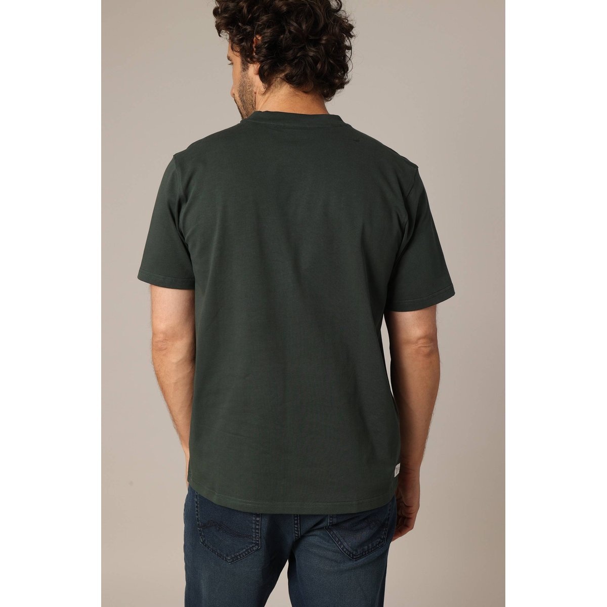 T-shirt en coton avec imprimé voiture rétro sur le devant, coupe droite et col rond. FASTCAR emerald, DEELUXE