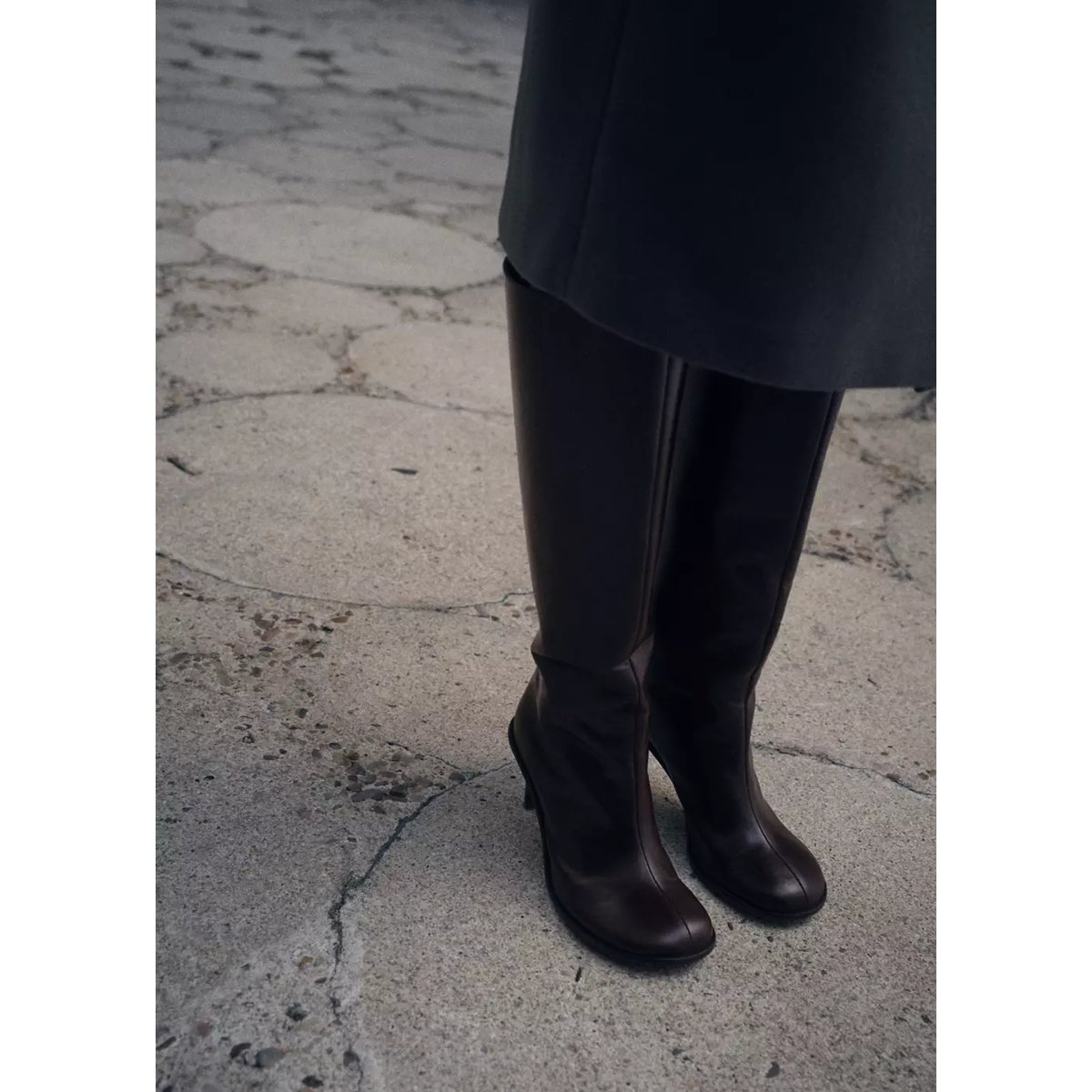 Bottes hautes talon cuir chocolat, MANGO