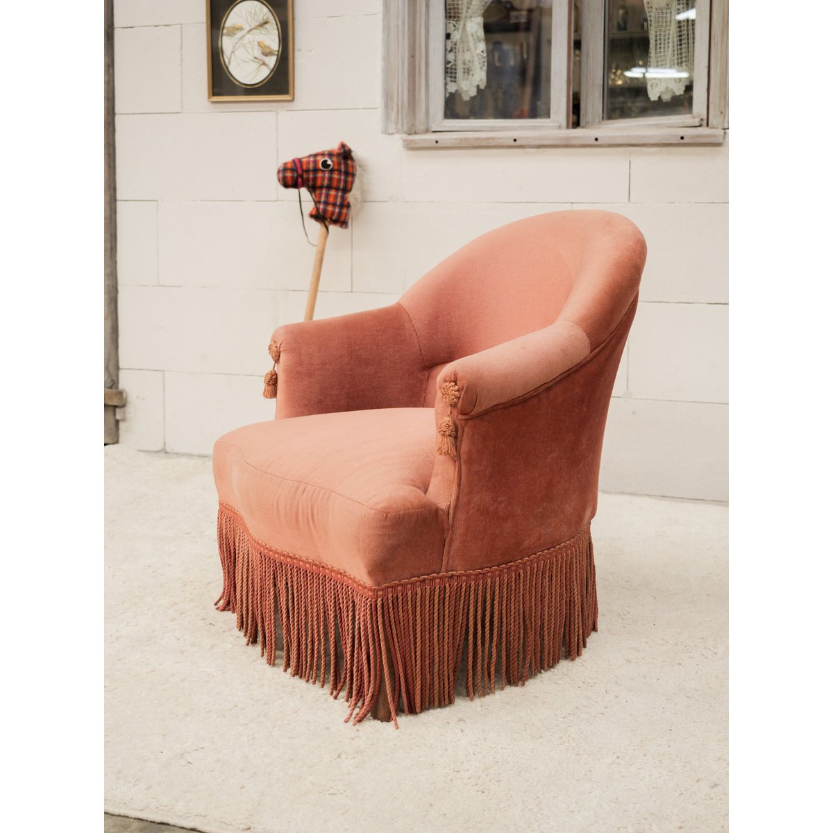Fauteuil crapaud avec accoudoirs Ernest N°1385 - Bon état rose, DEBONGOUT