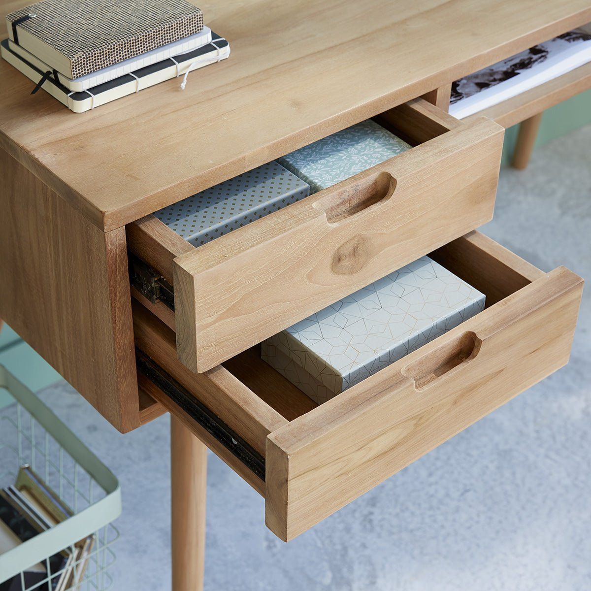 Bureau en teck massif 130 cm 4 tiroirs ISAURE naturel, BERAH GETAH