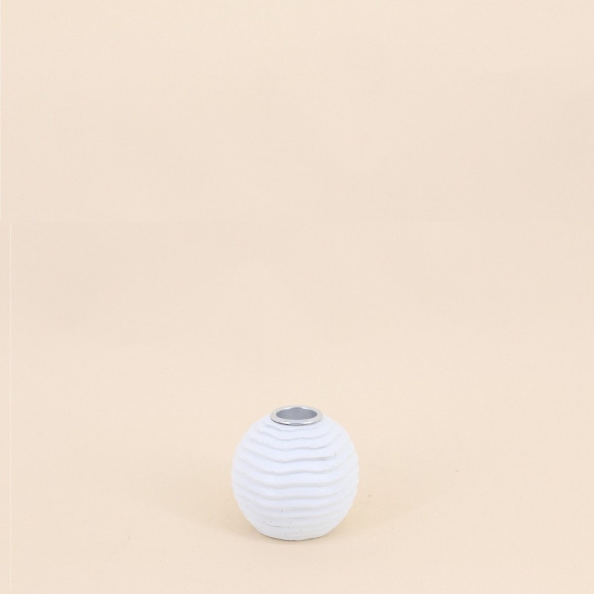 Set de 3 bougeoirs en résine texturée blanc, ORNAMI