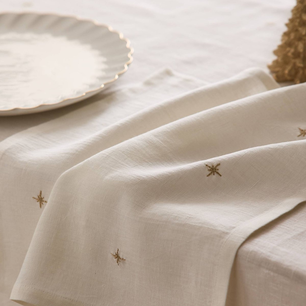 Nappe rectangulaire broderies étoiles, 170x250cm, 100% lin or, MONOPRIX
