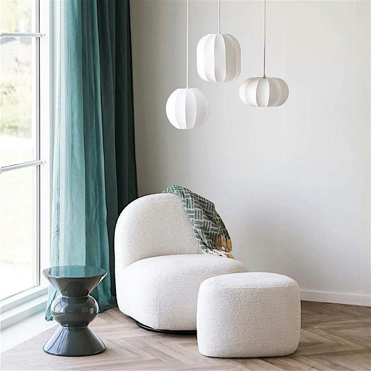 Fauteuil salon blanc pivotant et son pouf assorti BERLIN blanc, PIER IMPORT