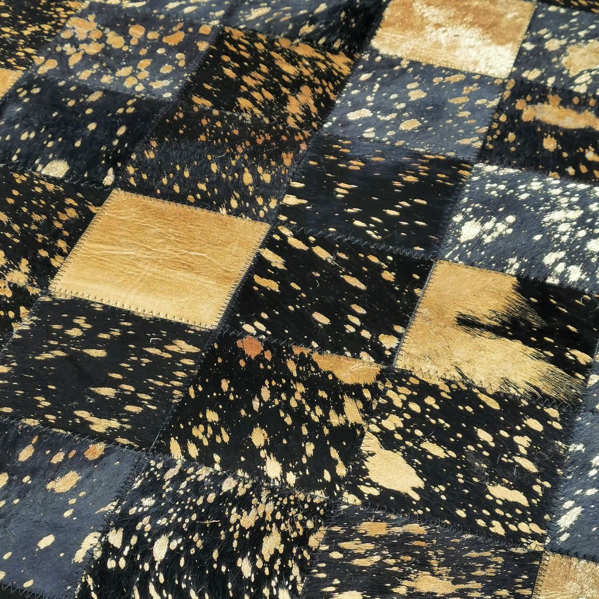 Tapis en cuir recyclé éclats CUIR PREMIUM GOLD noir, THE DECO FACTORY