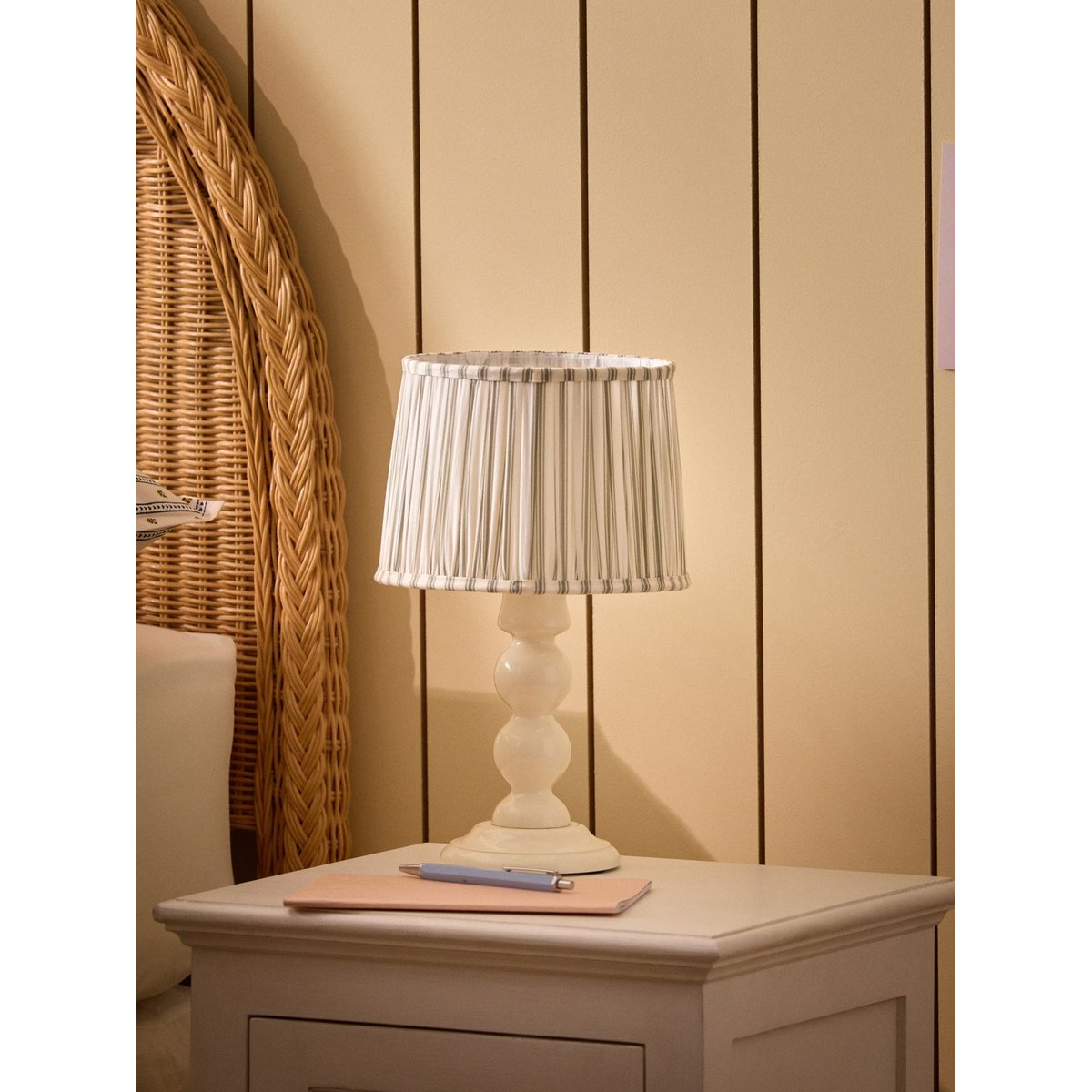 Pied de lampe en bois Bertille - Petit Modèle creme, CYRILLUS