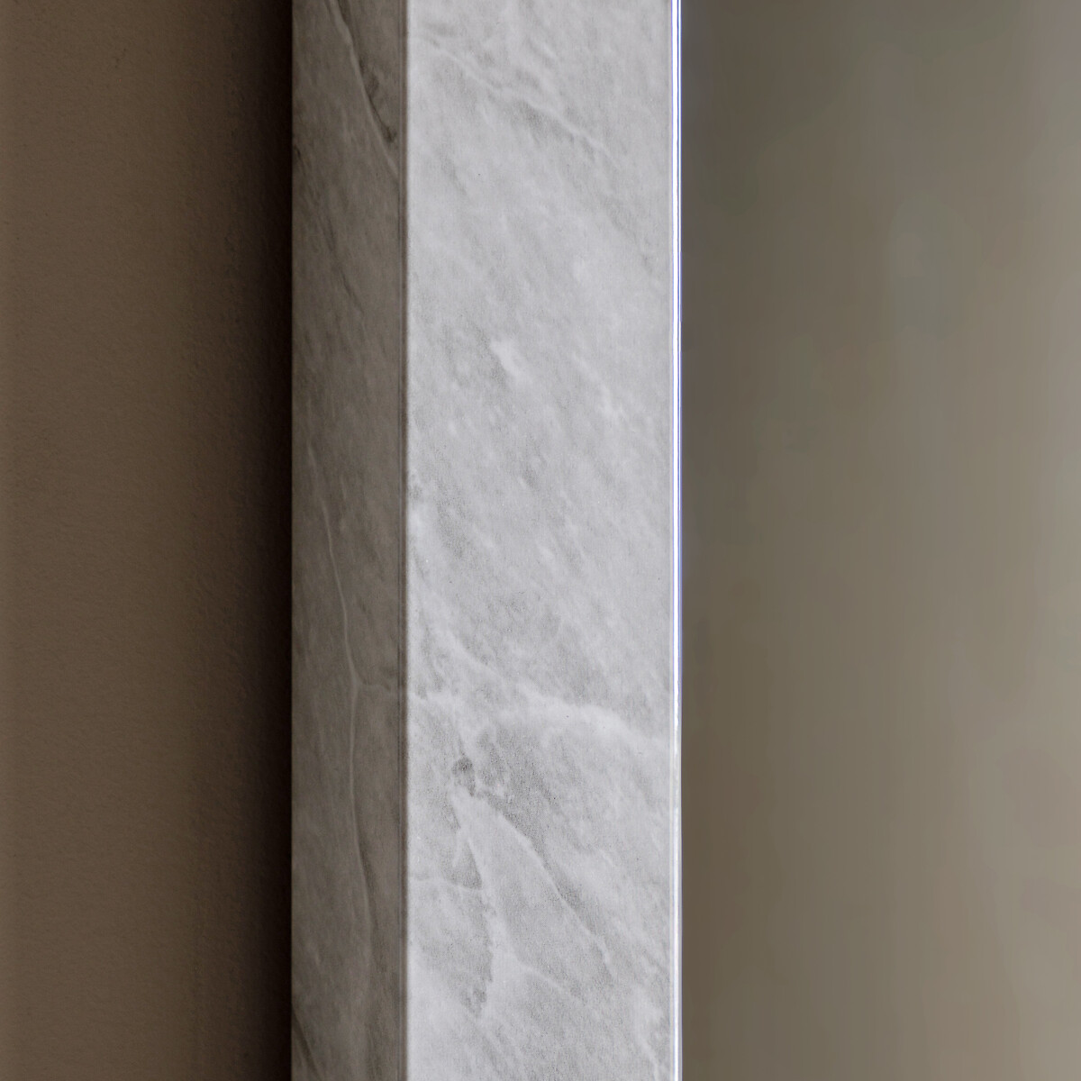 57x77cm Romana Rectangle Mirror in Marbled White white, ÉDITÉ