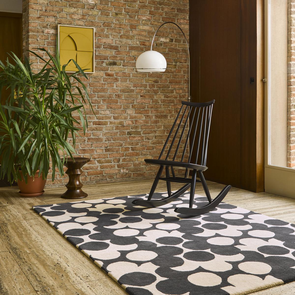 Tapis salon et chambre fait à la main en laine motif seventies écru, noir, UN AMOUR DE TAPIS