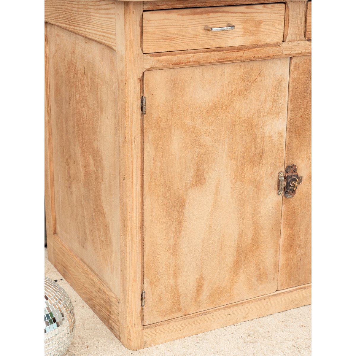 Buffet parisien en bois Gilbert N°1917 - Bon état bois clair, DEBONGOUT