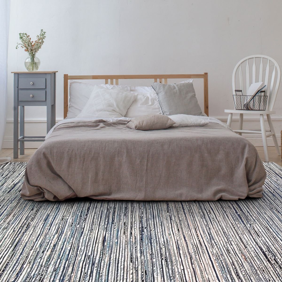 Tapis tressé fausse soie, chanvre, laine   EFFLUVE gris, THE DECO FACTORY