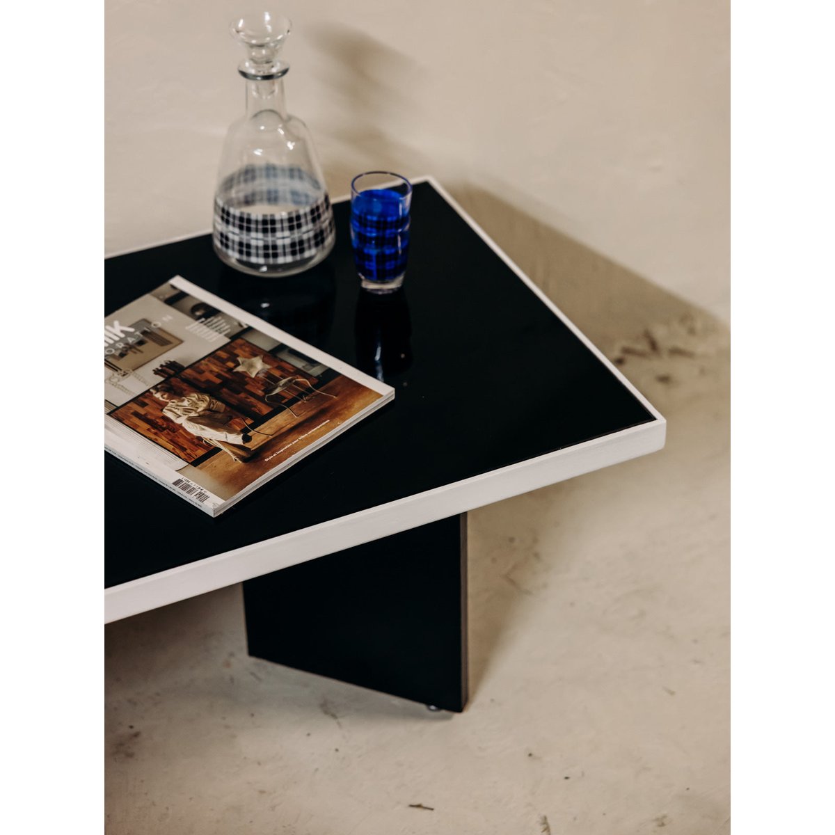 Table basse au verre fumé noir Donna N°1568 - Bon état fumé, DEBONGOUT