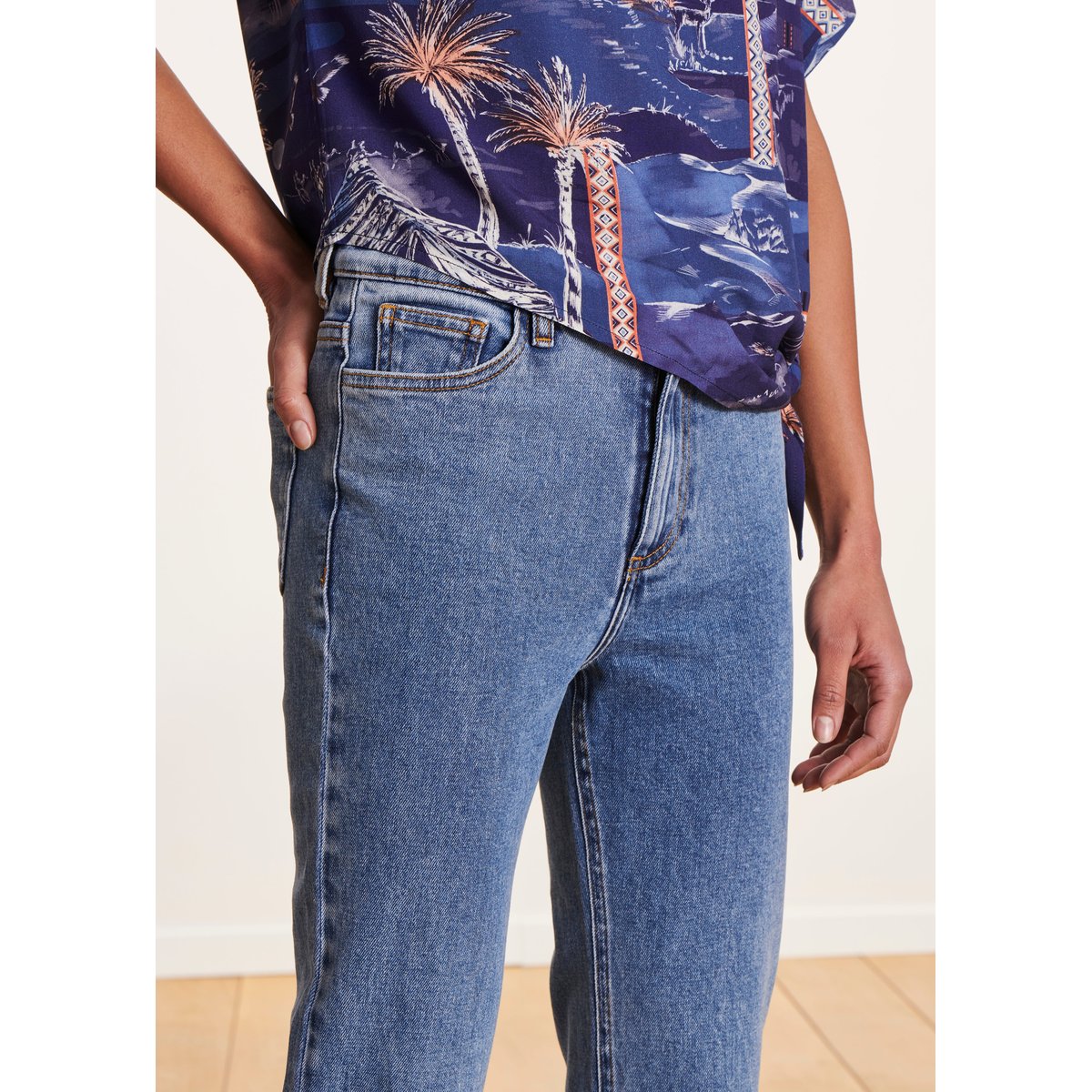 Jean cropped en coton biologique light bleach, LA FEE MARABOUTEE