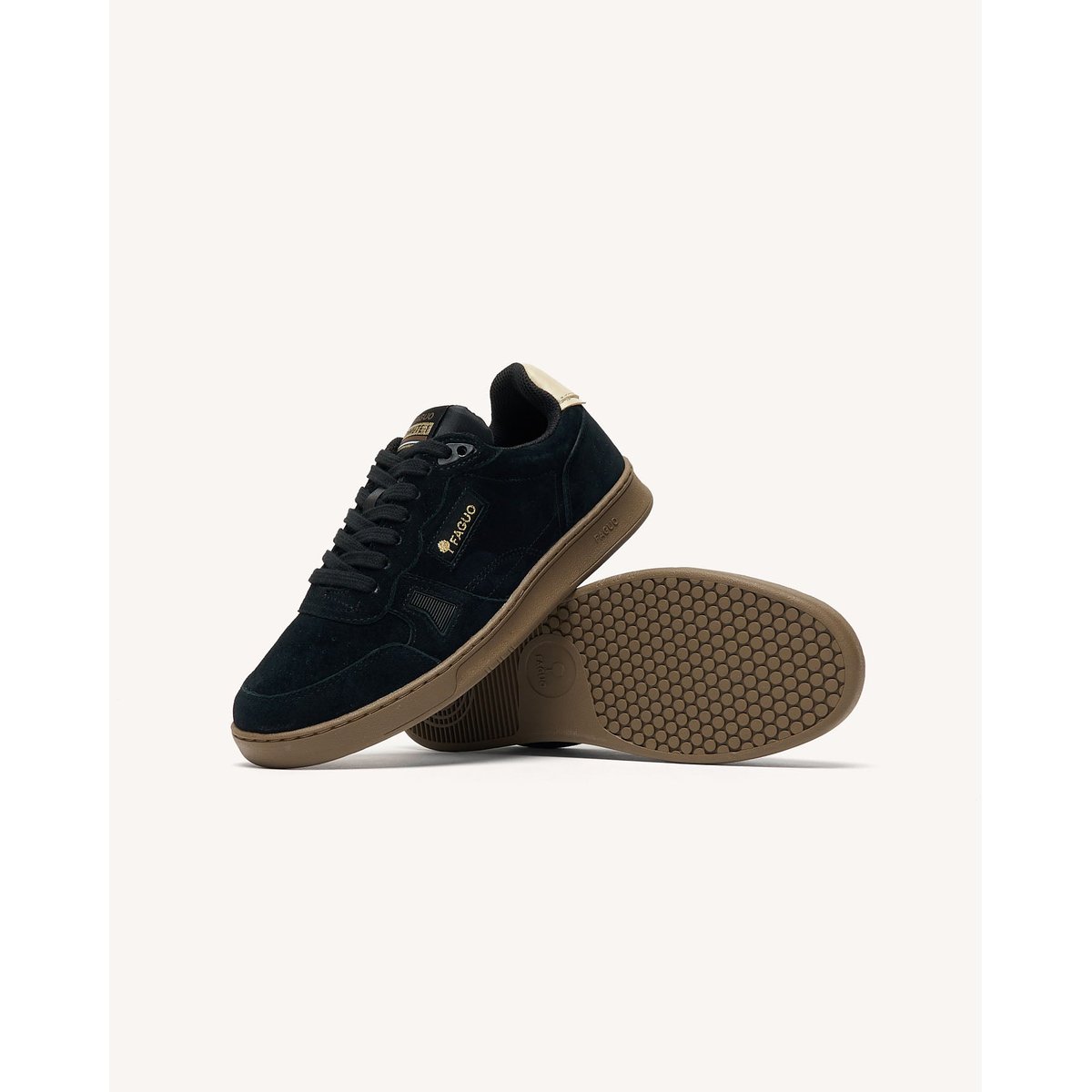 Baskets basses en cuir nubuck noir, FAGUO