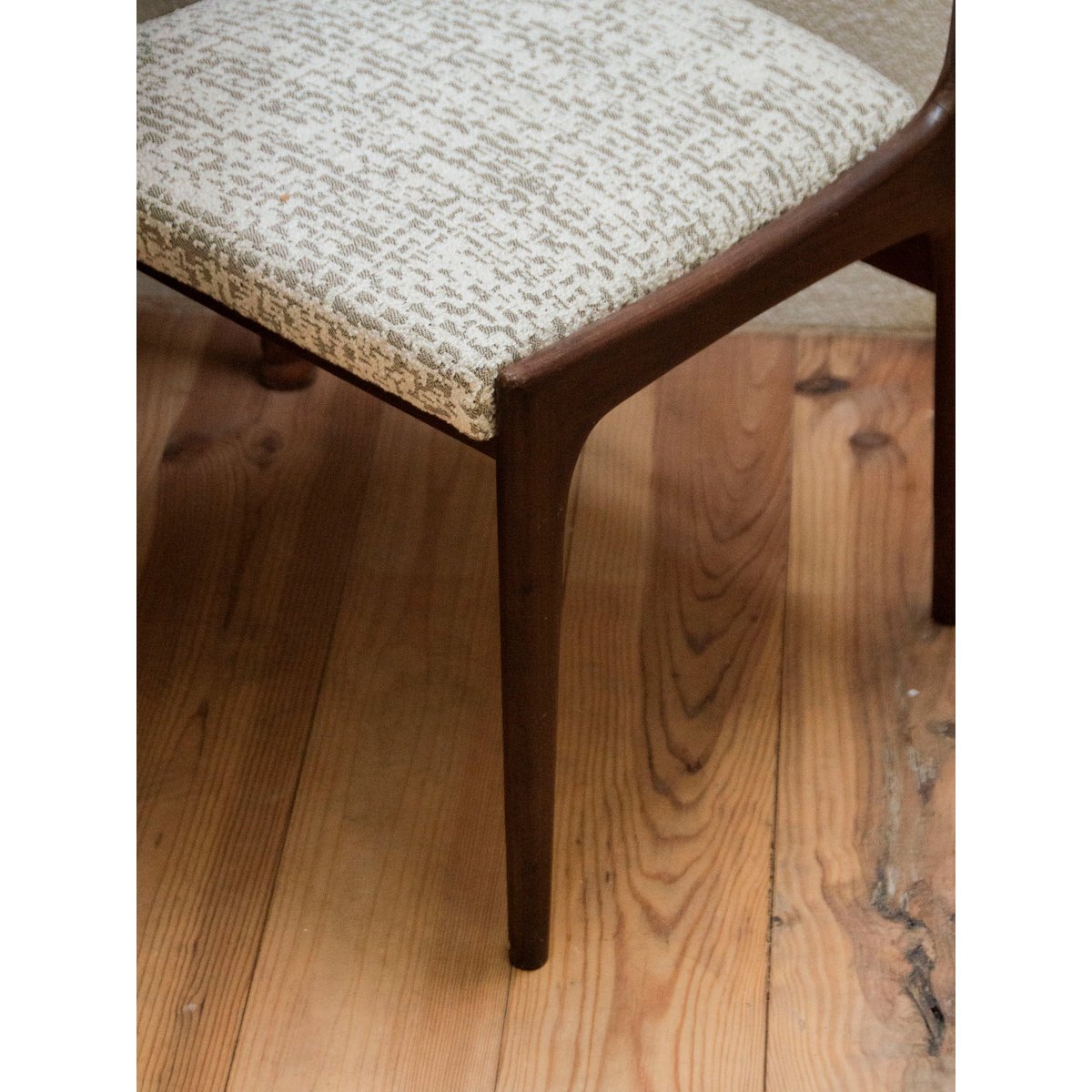 Paire de chaises scandinaves Alma N°1079 - Bon état bois, DEBONGOUT