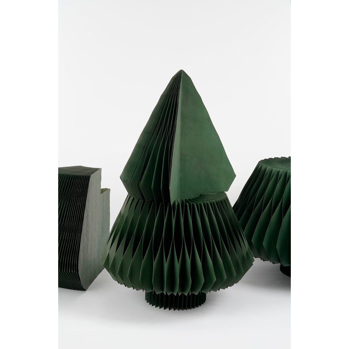Sapin de Noël décoratif en papier H212 cm YARRAH vert foncé, MICA DECORATIONS