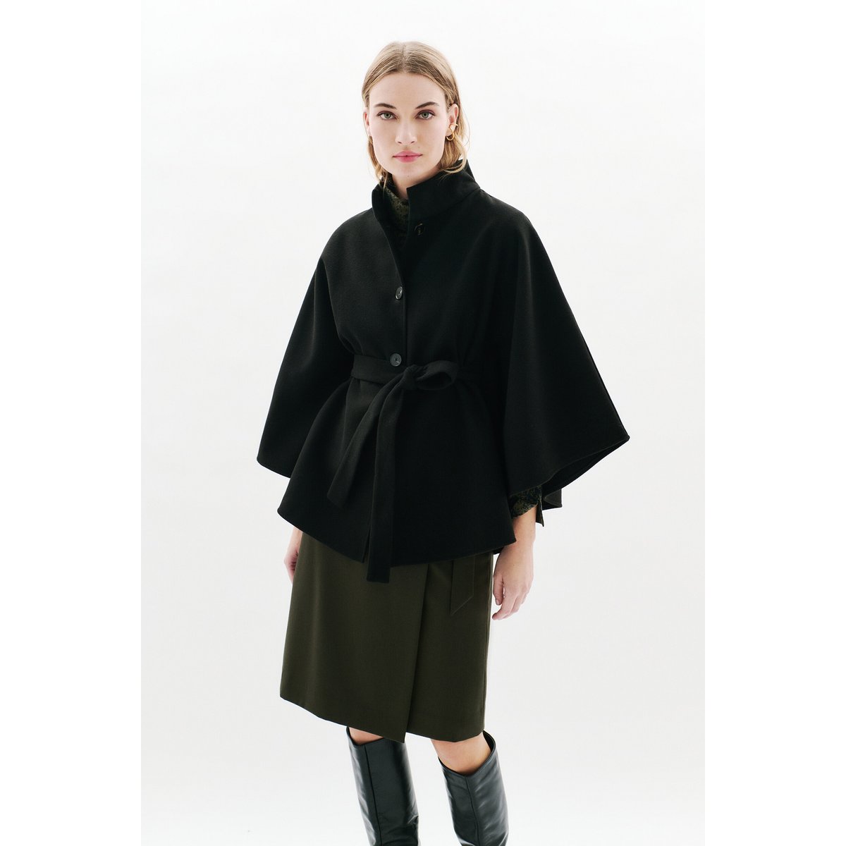 Poncho court col montant HACARO noir, CAROLL