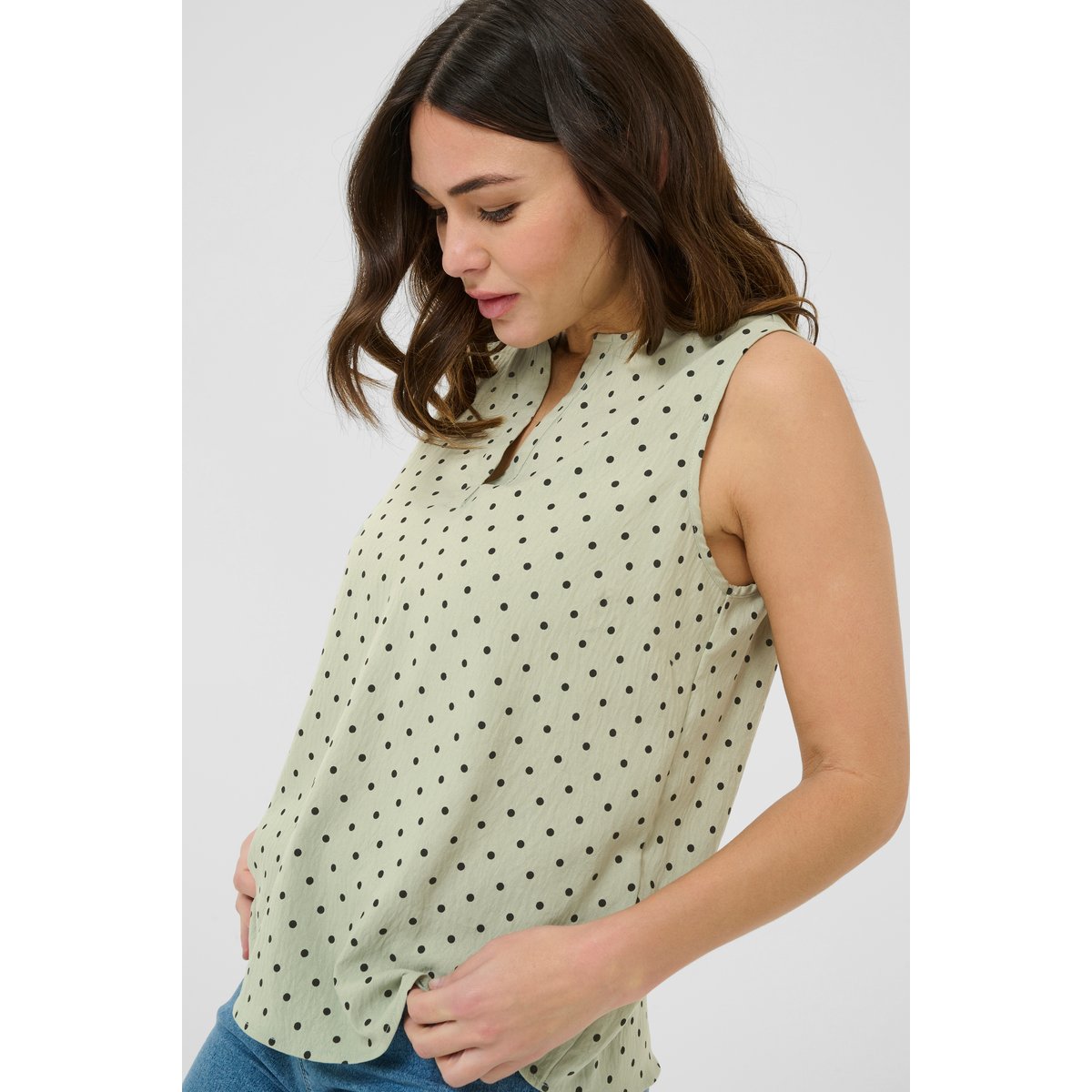Sleeveless blouse vert lily pad/noir black deep dot, KAFFE