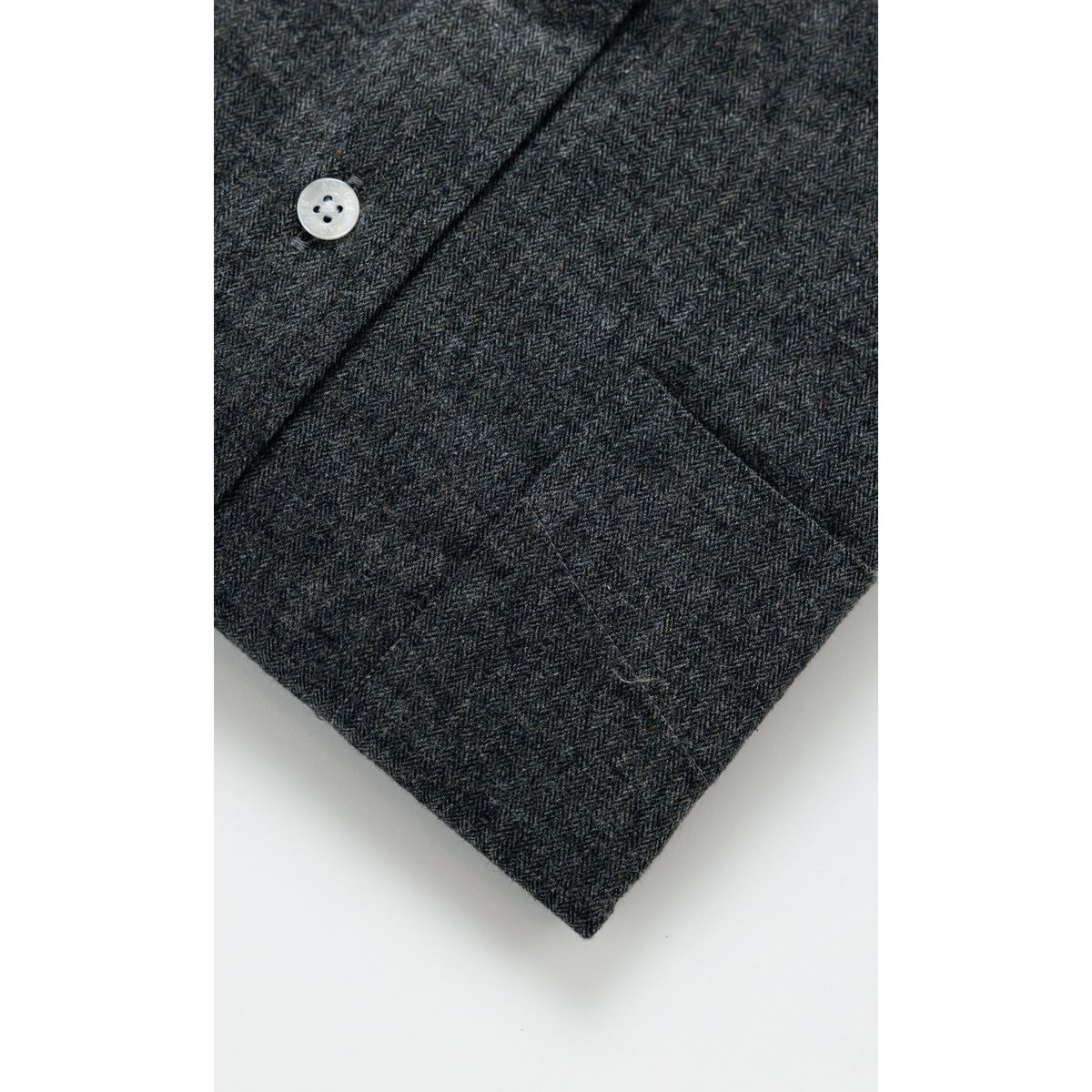 Chemise Confort fit en flanelle à chevrons gris anthracite, ACROSS
