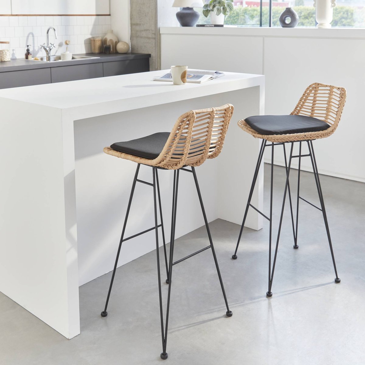 Tabouret de bar métal et rotin 75cm (lot de 2) CAHYA noir, SWEEEK