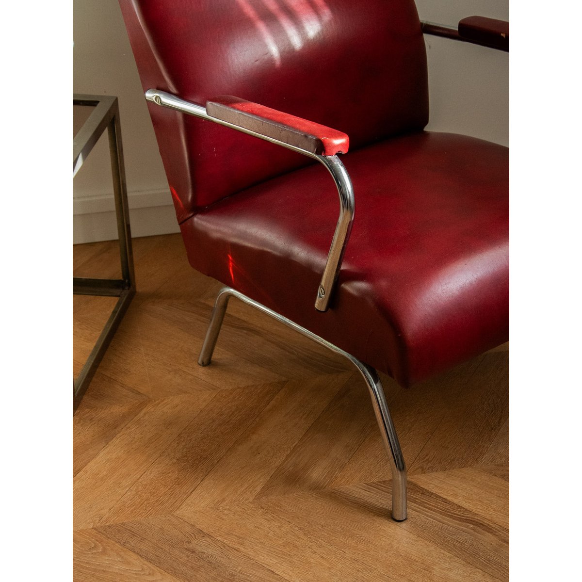 Fauteuil chromé en simili cuir rouge Jakob N°833 - Bon état rouge, DEBONGOUT