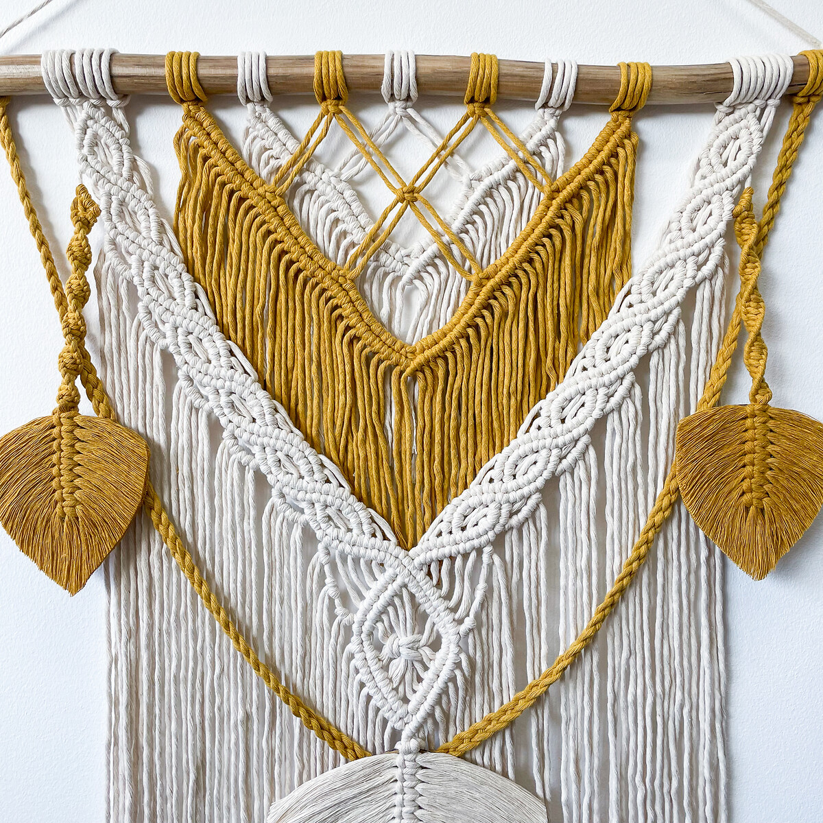 Decoração de parede em macramé FALLEN I, Macramar cru/mostarda, MACRAMAR