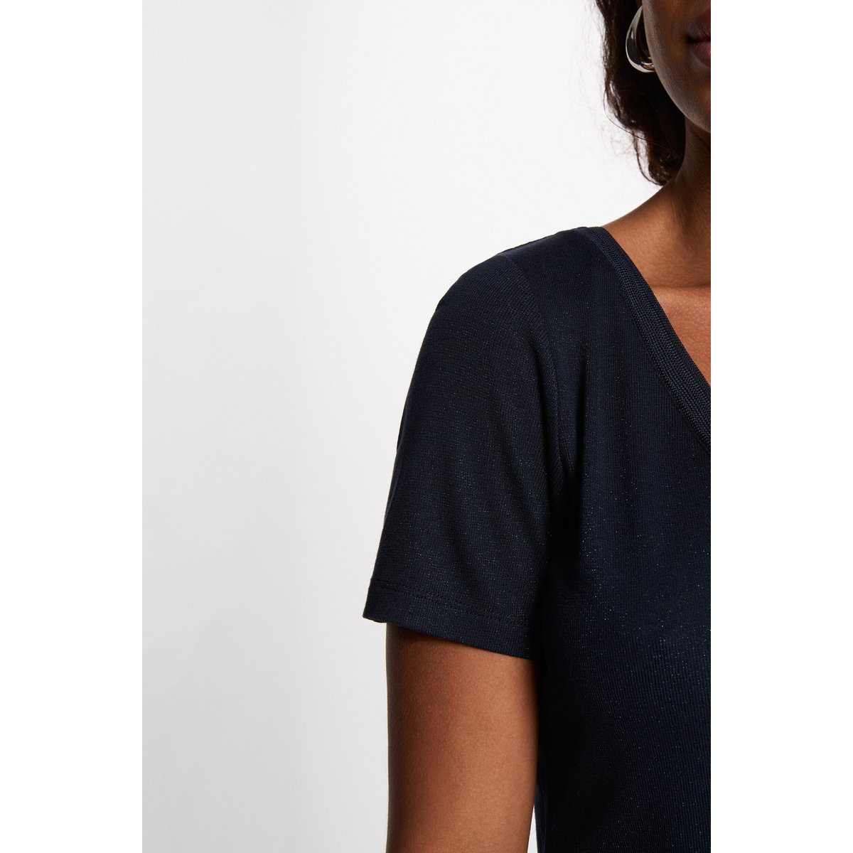 T-shirt manches courtes, col V, avec fibres métallisées bleu marine, MORGAN