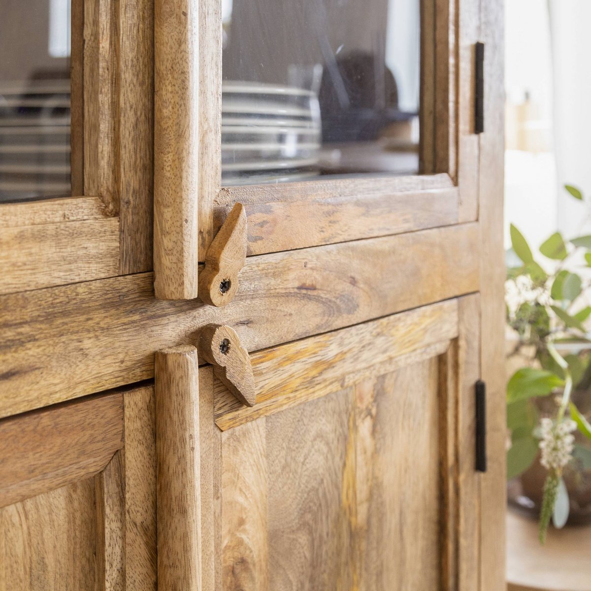 Vaisselier en bois de manguier LISANDRO bois clair, MADE IN MEUBLES