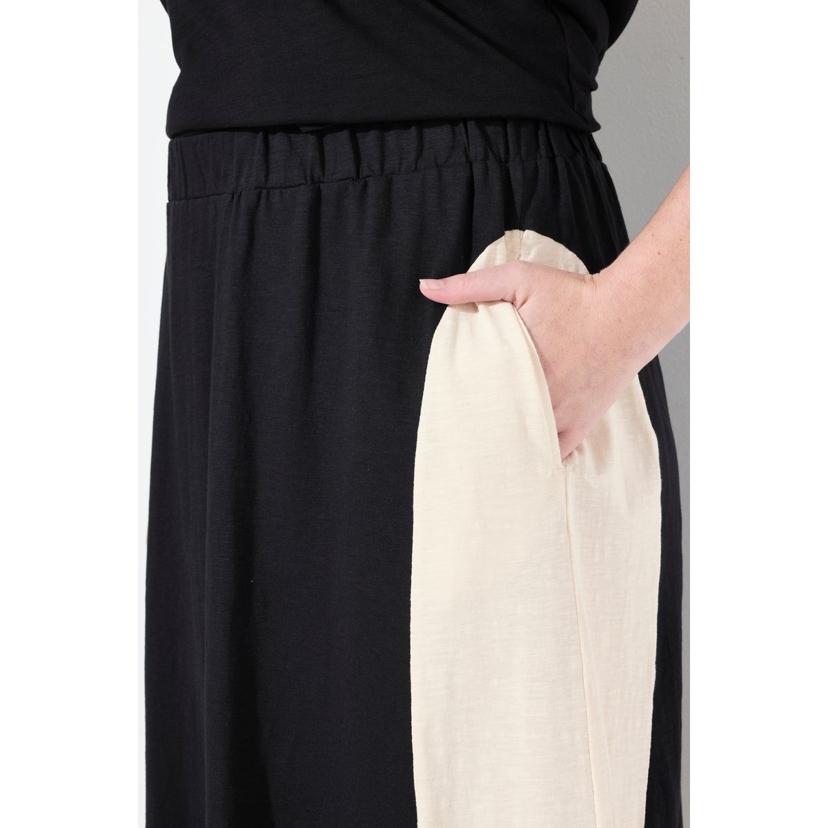 Jupe midi, ourlet asymétrique, poches noir, ULLA POPKEN