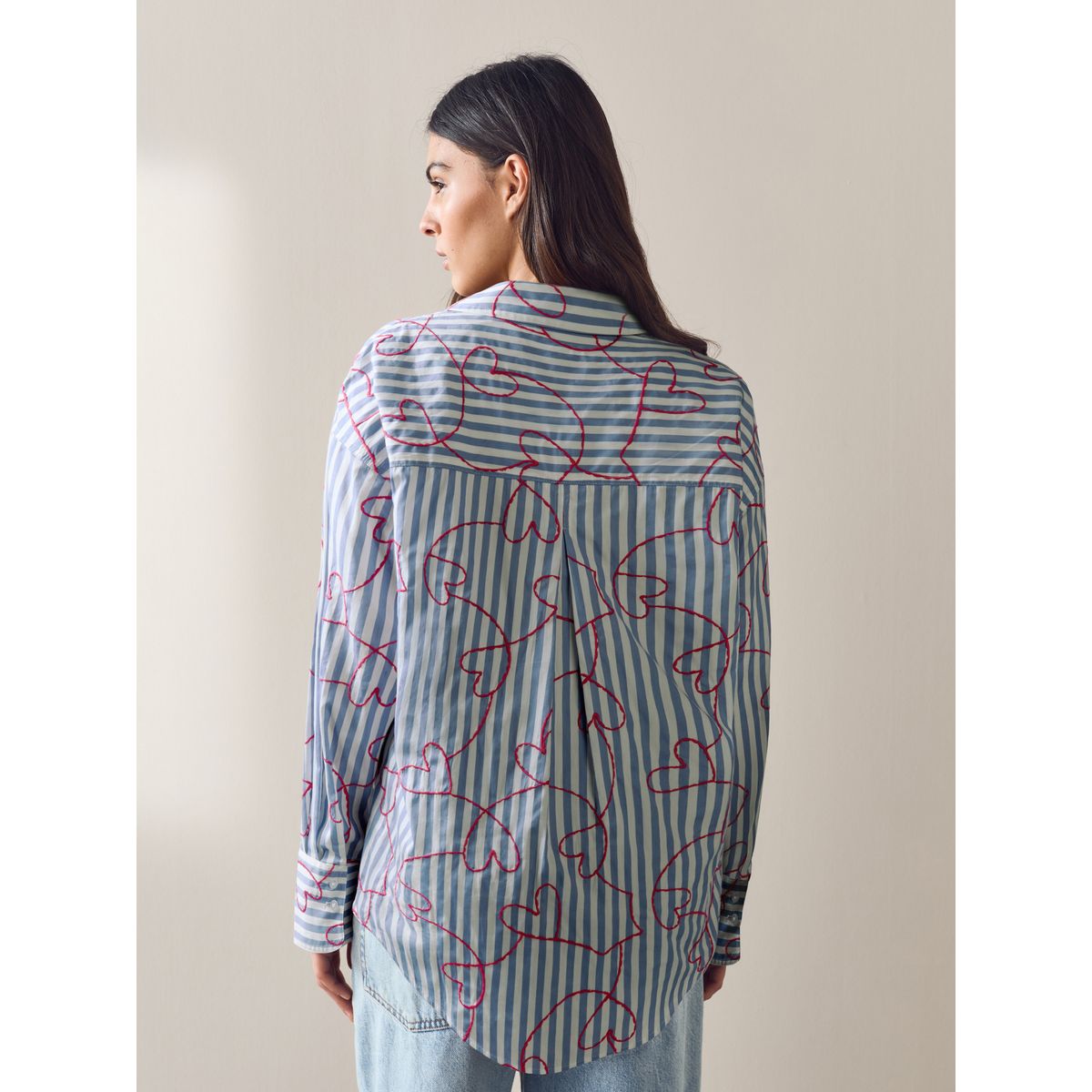Chemise boyfriend oversize en popeline rayures bleues et blanches, cœur rose brodé, NEXT
